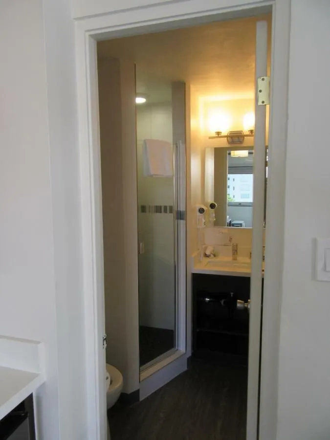 **  Waikiki Central Hotel - No Resort Fees Honolulu United States